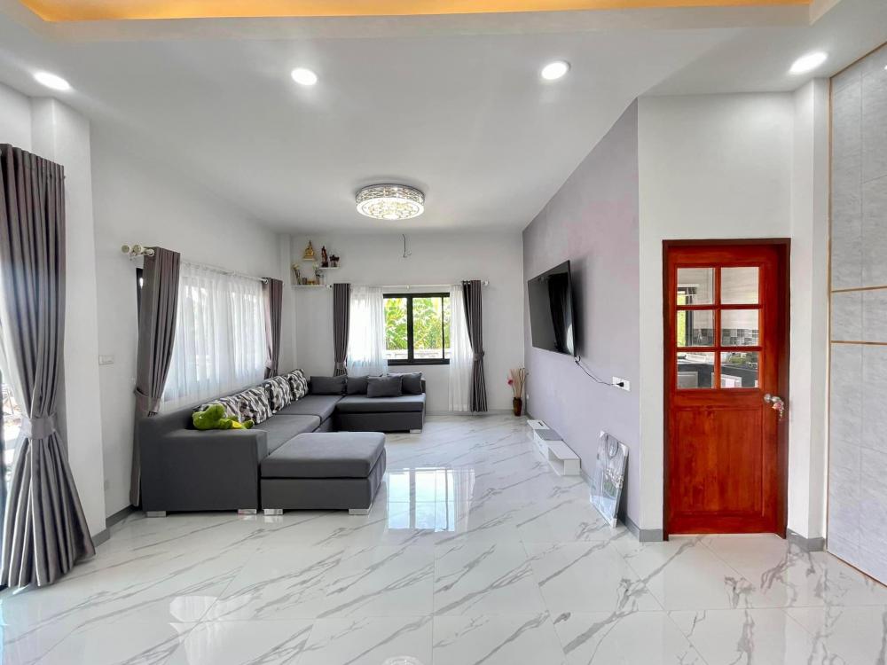 บ้านทรงปั้นหยายกพื้นสูง 3 ห้องนอน 3 ห้องน้ำ และห้องอื่นๆ งบ 1.54 ล้านบาท 