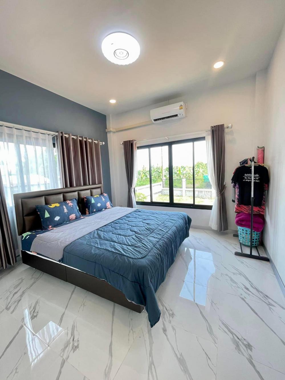 บ้านทรงปั้นหยายกพื้นสูง 3 ห้องนอน 3 ห้องน้ำ และห้องอื่นๆ งบ 1.54 ล้านบาท 