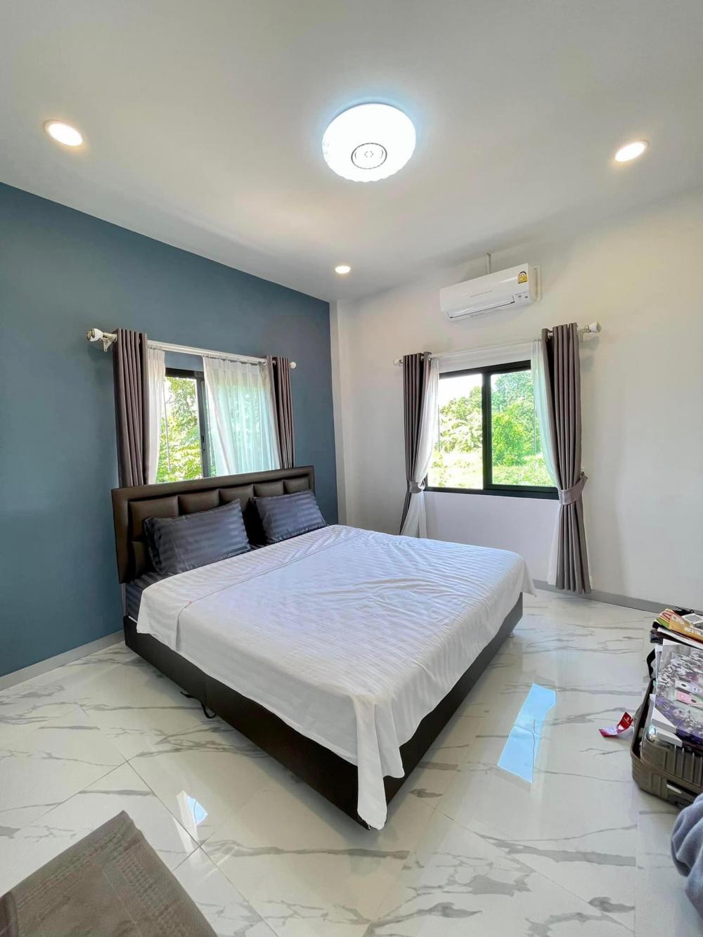 บ้านทรงปั้นหยายกพื้นสูง 3 ห้องนอน 3 ห้องน้ำ และห้องอื่นๆ งบ 1.54 ล้านบาท 