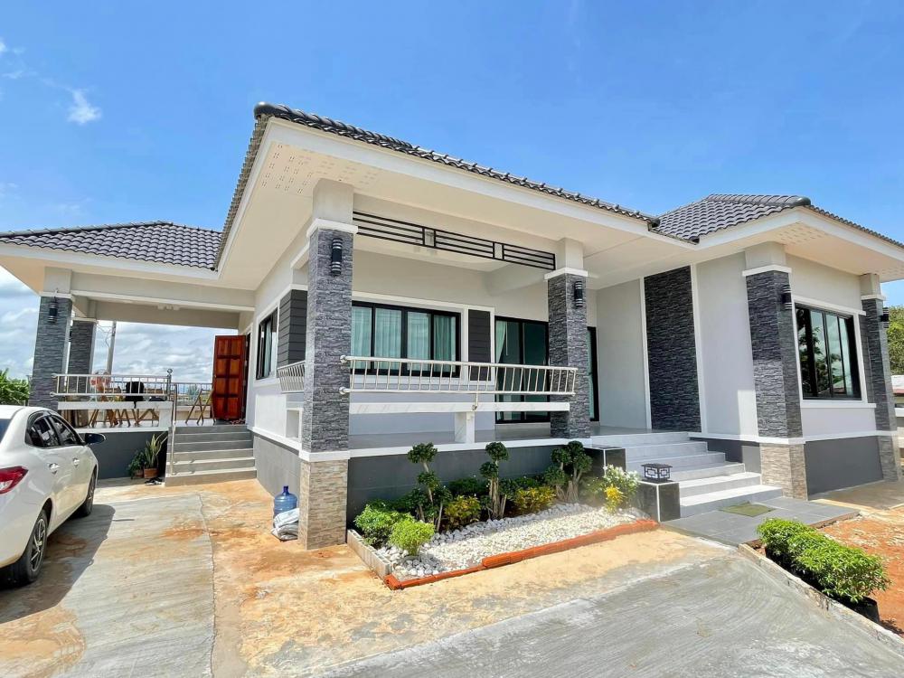 บ้านทรงปั้นหยายกพื้นสูง 3 ห้องนอน 3 ห้องน้ำ และห้องอื่นๆ งบ 1.54 ล้านบาท 