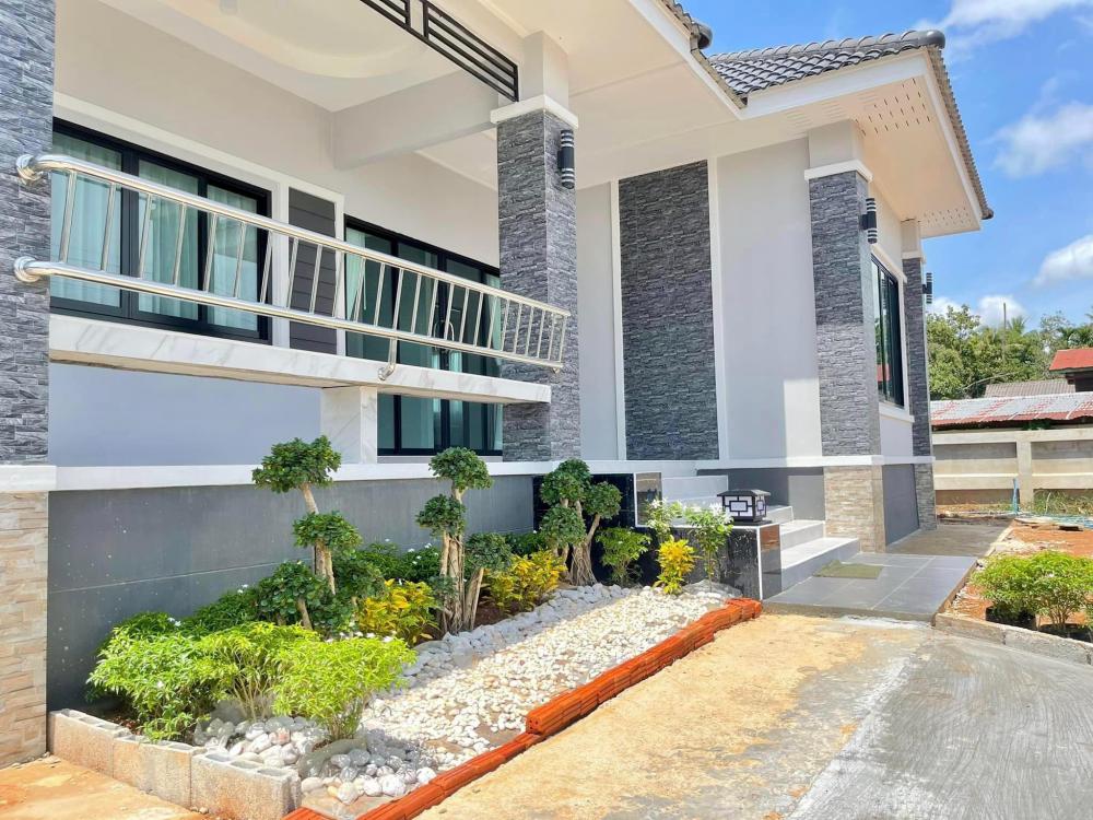 บ้านทรงปั้นหยายกพื้นสูง 3 ห้องนอน 3 ห้องน้ำ และห้องอื่นๆ งบ 1.54 ล้านบาท 