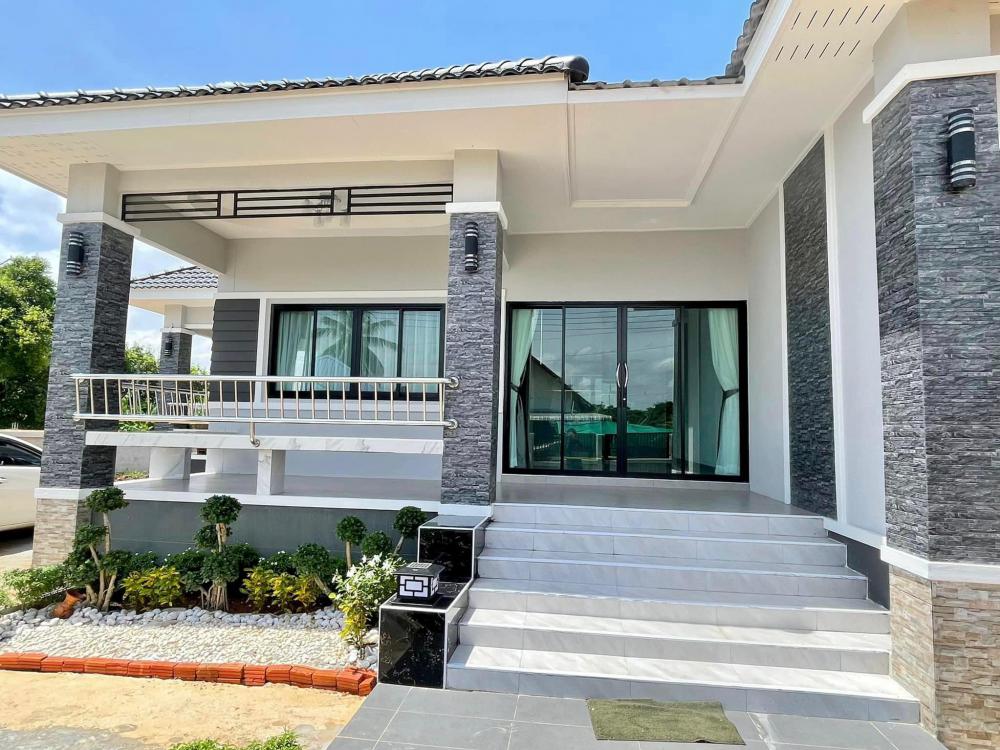 บ้านทรงปั้นหยายกพื้นสูง 3 ห้องนอน 3 ห้องน้ำ และห้องอื่นๆ งบ 1.54 ล้านบาท 