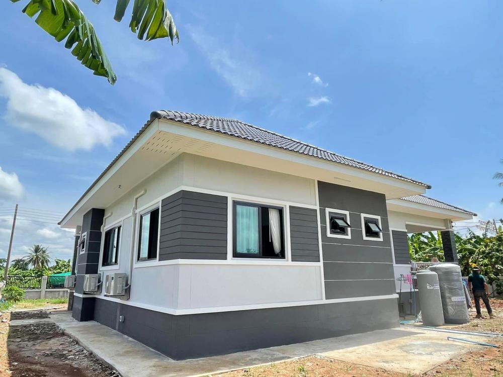 บ้านทรงปั้นหยายกพื้นสูง 3 ห้องนอน 3 ห้องน้ำ และห้องอื่นๆ งบ 1.54 ล้านบาท 