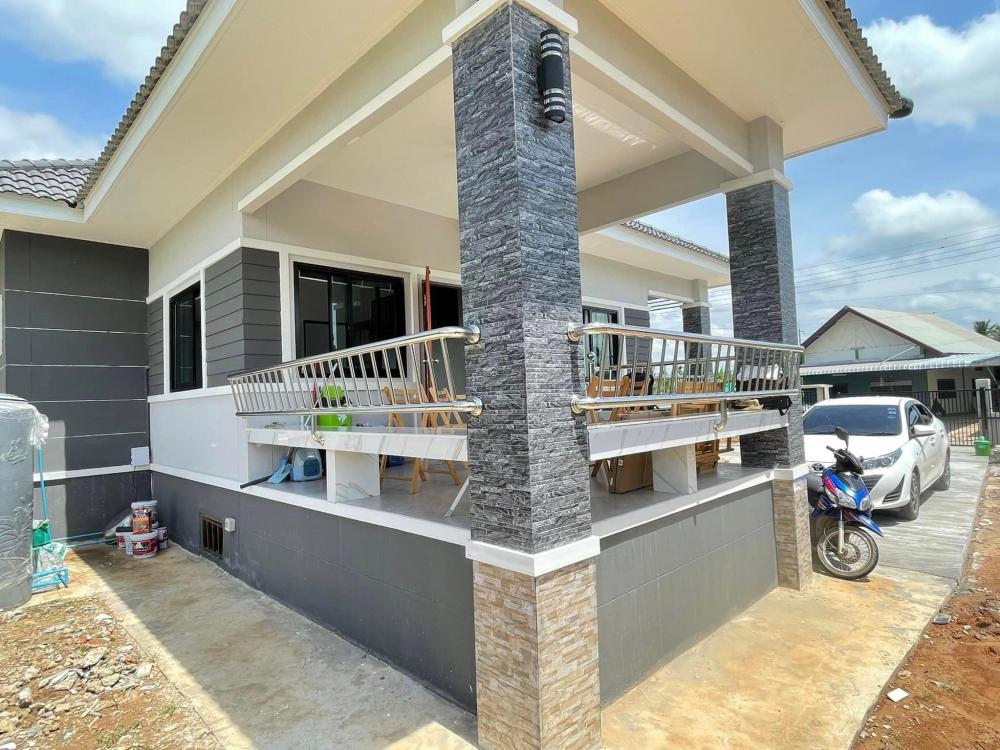 บ้านทรงปั้นหยายกพื้นสูง 3 ห้องนอน 3 ห้องน้ำ และห้องอื่นๆ งบ 1.54 ล้านบาท 