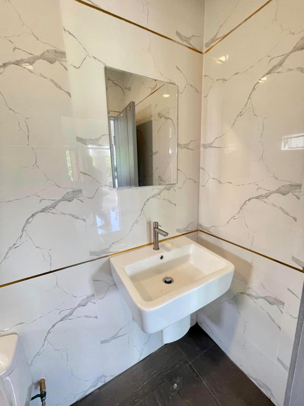 บ้านทรงปั้นหยายกพื้นสูง 3 ห้องนอน 3 ห้องน้ำ และห้องอื่นๆ งบ 1.54 ล้านบาท 