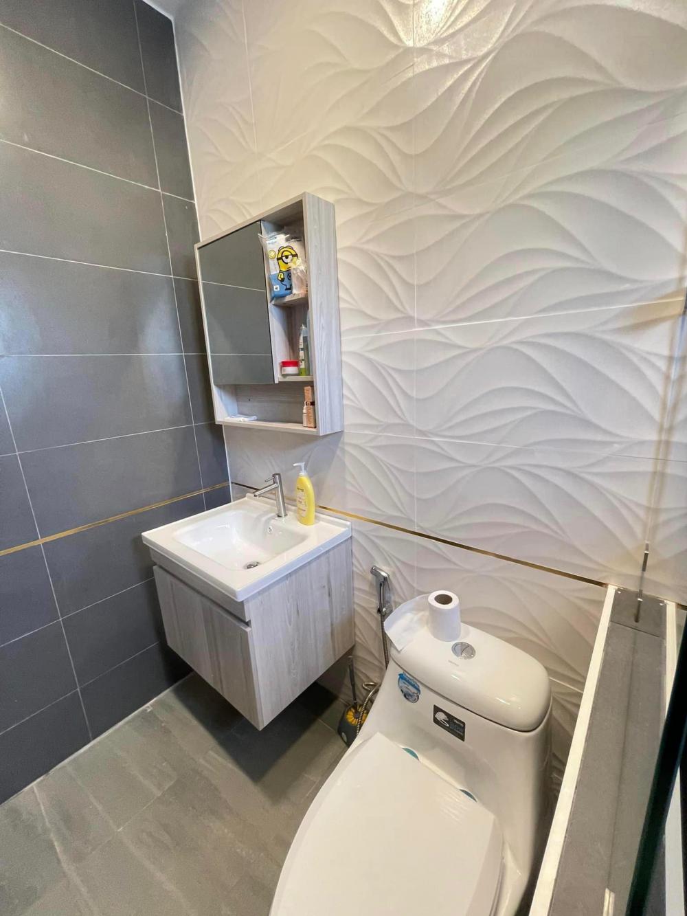 บ้านทรงปั้นหยายกพื้นสูง 3 ห้องนอน 3 ห้องน้ำ และห้องอื่นๆ งบ 1.54 ล้านบาท 