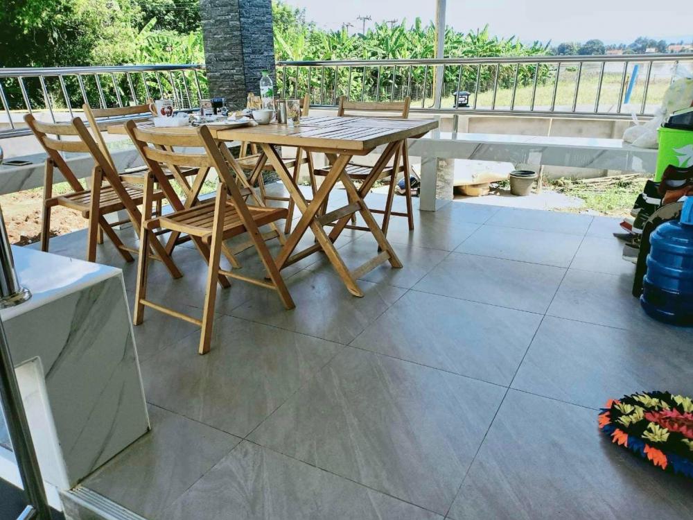 บ้านทรงปั้นหยายกพื้นสูง 3 ห้องนอน 3 ห้องน้ำ และห้องอื่นๆ งบ 1.54 ล้านบาท 