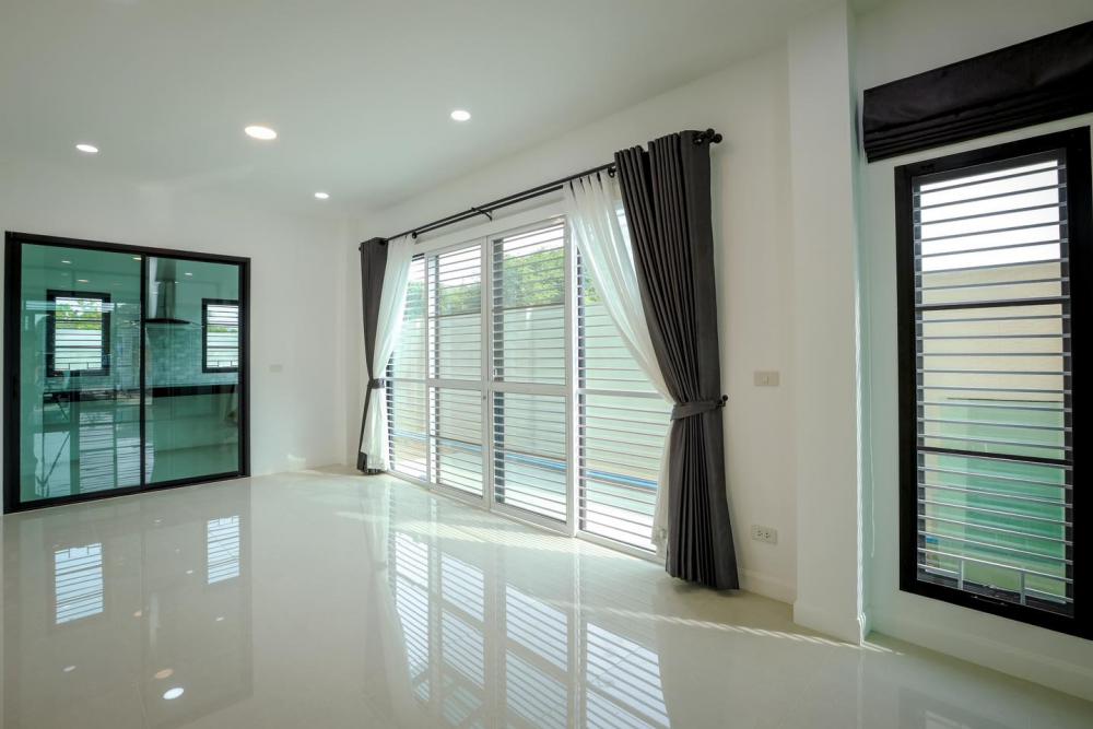 บ้านสไตล์โมเดิร์น 2 ชั้น หน้าแคบ