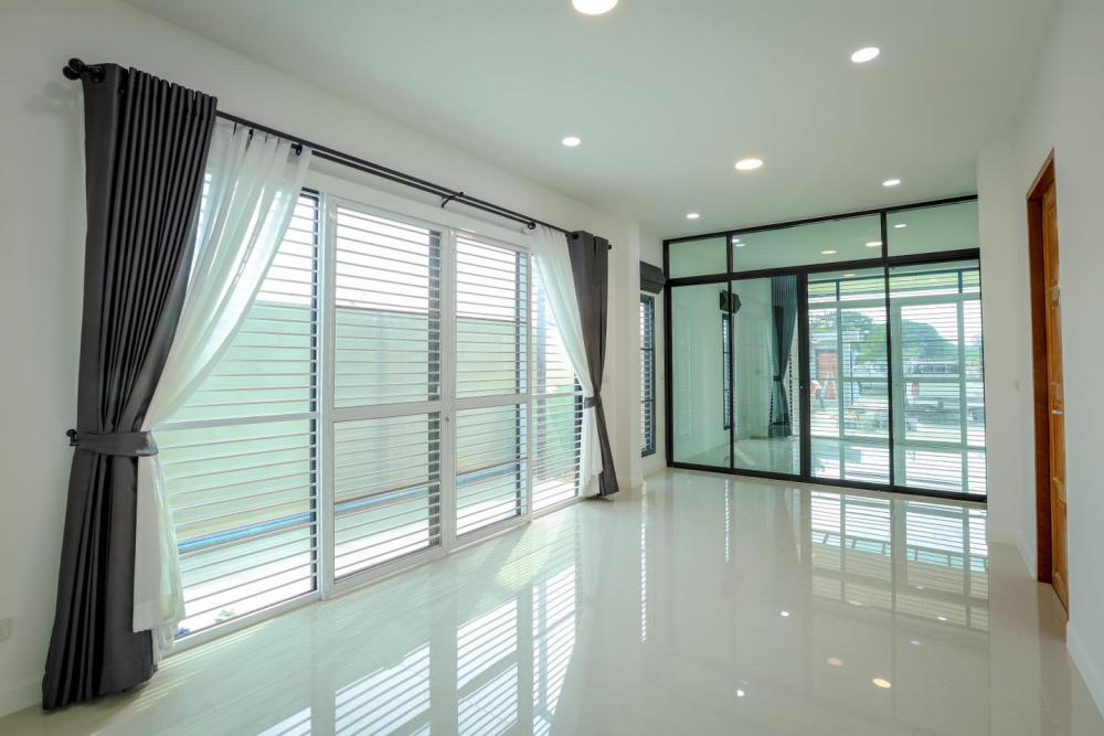 บ้านสไตล์โมเดิร์น 2 ชั้น หน้าแคบ