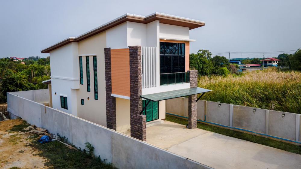 บ้านสไตล์โมเดิร์น 2 ชั้น หน้าแคบ