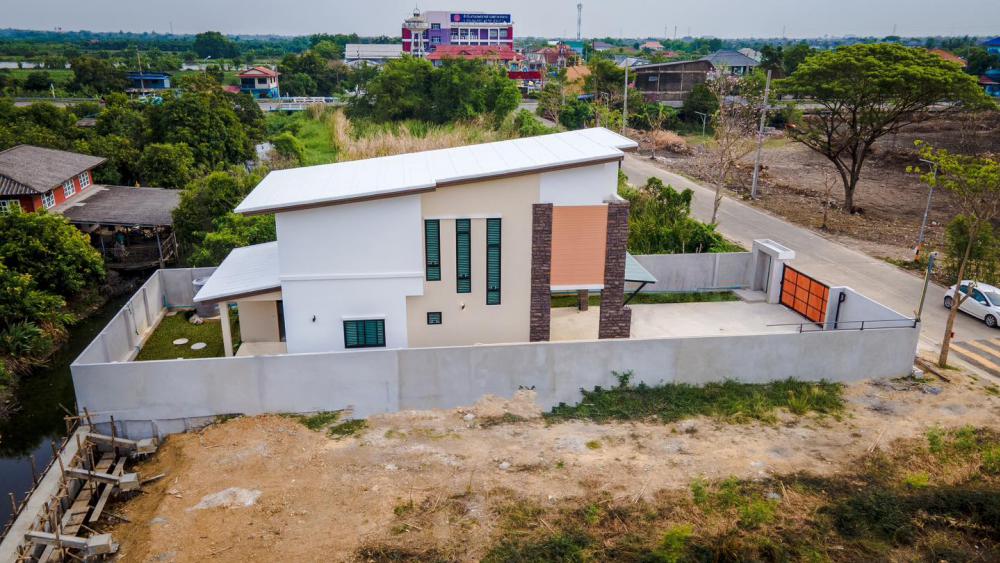 บ้านสไตล์โมเดิร์น 2 ชั้น หน้าแคบ