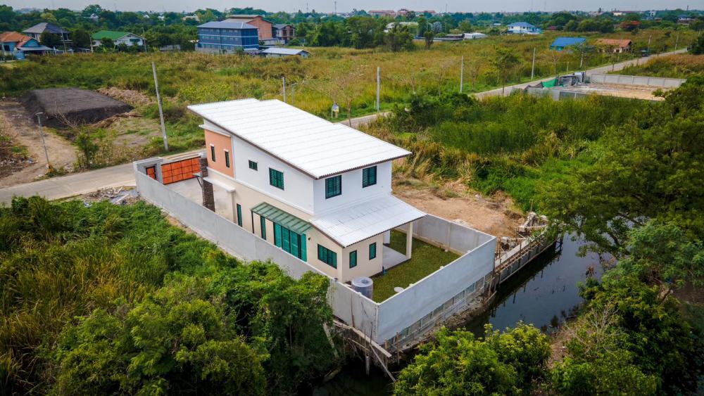 บ้านสไตล์โมเดิร์น 2 ชั้น หน้าแคบ