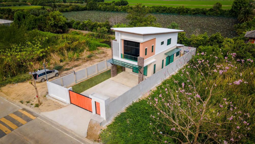 บ้านสไตล์โมเดิร์น 2 ชั้น หน้าแคบ