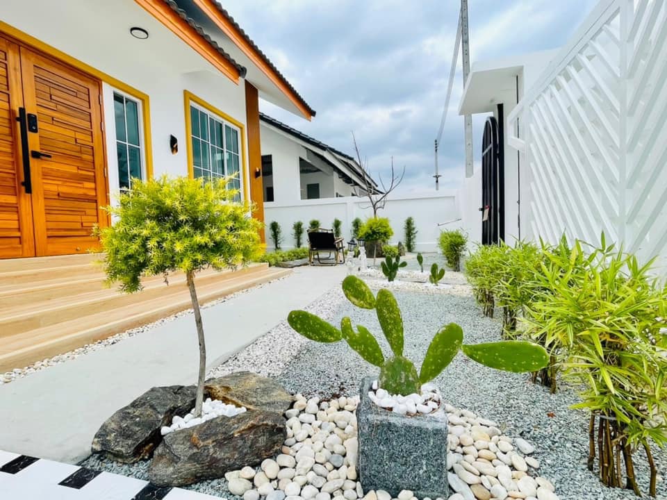 บ้านเดี่ยวชั้นเดียวสไตล์มินิมอลมูจิ ดีไซน์ที่ทันสมัย สวย อบอุ่น เรียบง่าย พร้อมฟังก์ชั่นที่ลงตัว ผสมผสานกลิ่นอายญี่ปุ่น