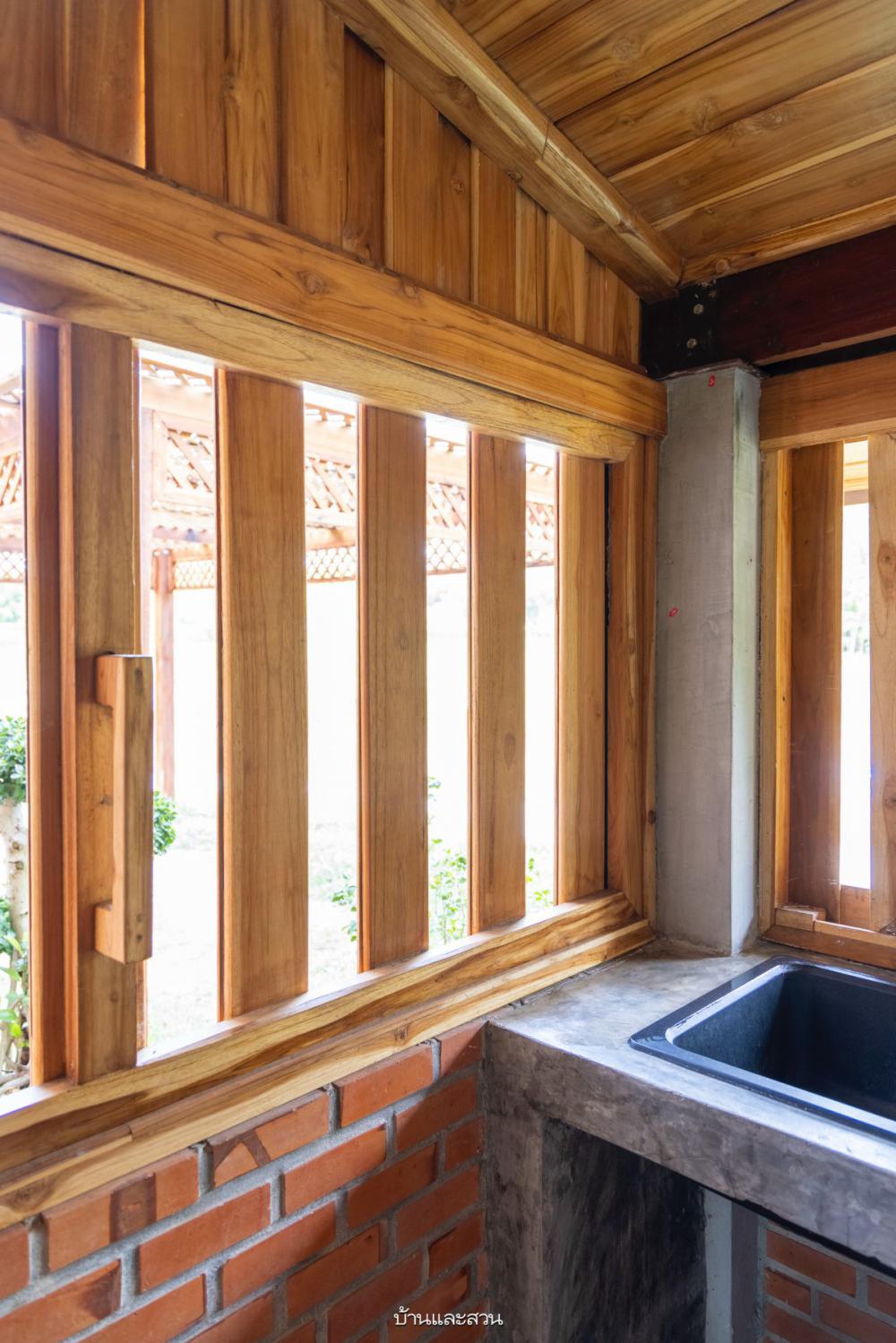 ไอเดียบ้านสวนสวย 2 ชั้นอบอุ่นด้วยงานไม้