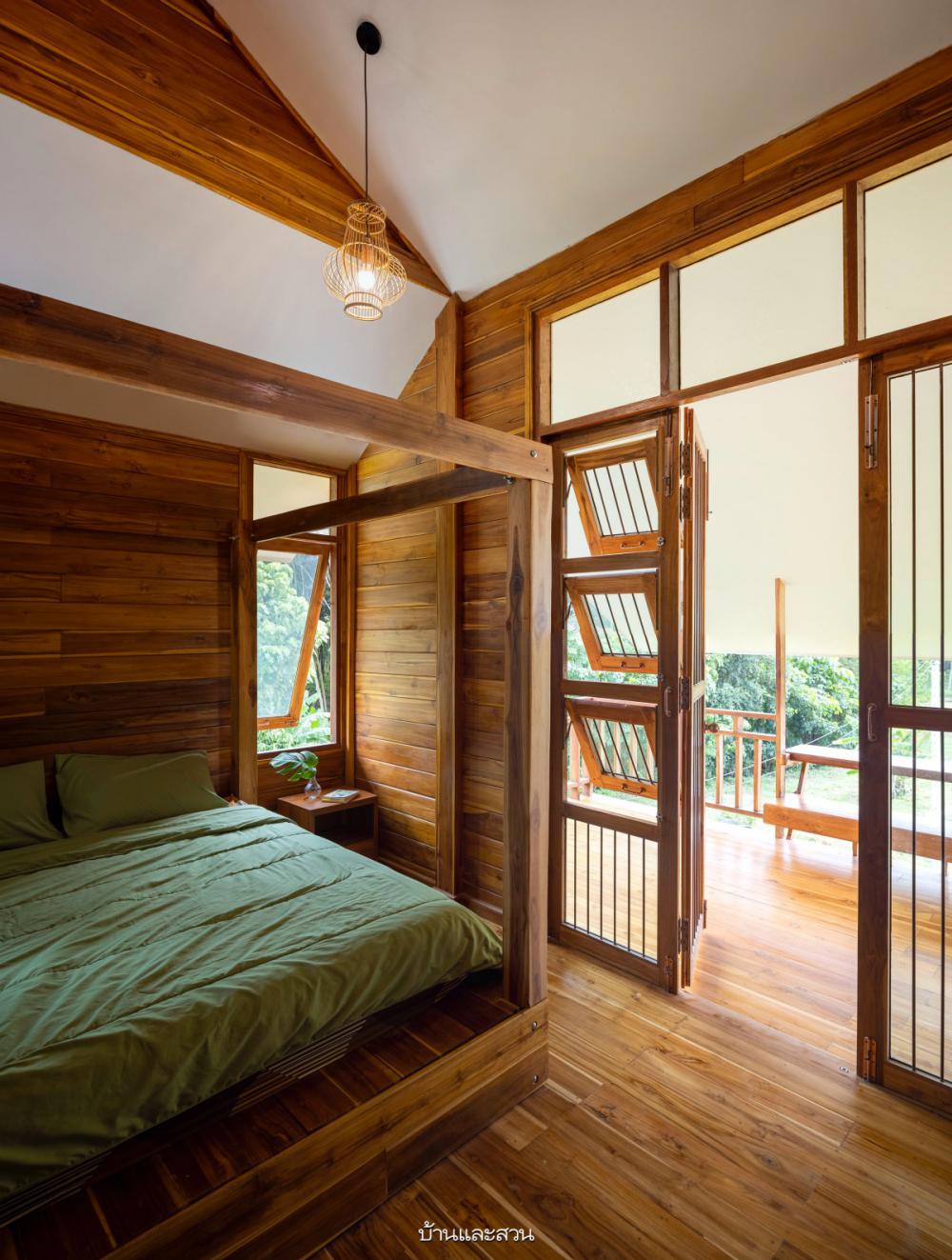 ไอเดียบ้านสวนสวย 2 ชั้นอบอุ่นด้วยงานไม้