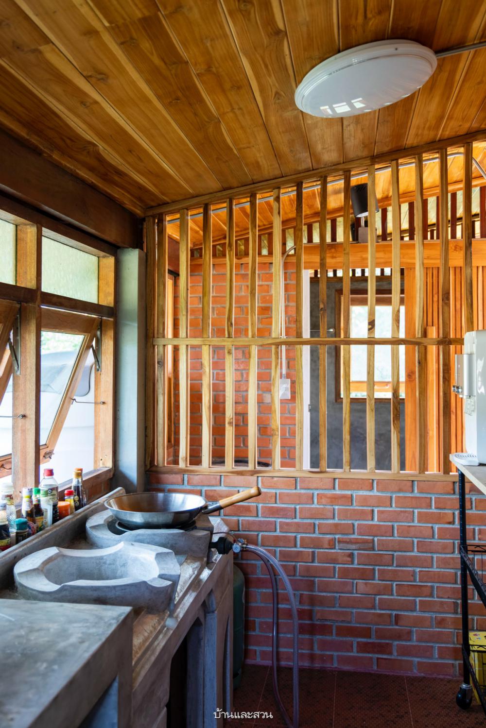 ไอเดียบ้านสวนสวย 2 ชั้นอบอุ่นด้วยงานไม้