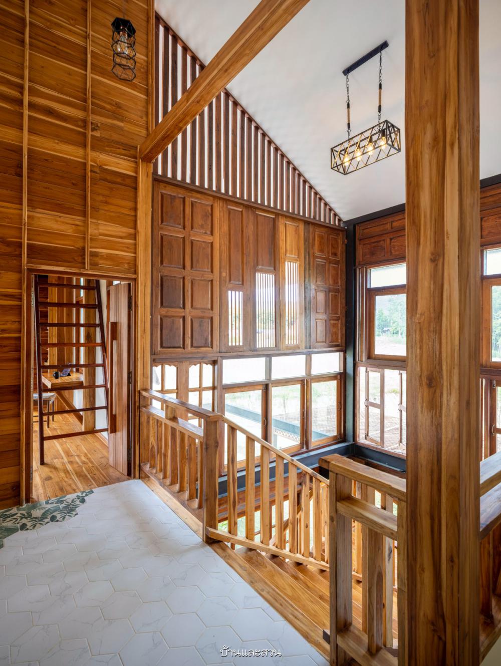 ไอเดียบ้านสวนสวย 2 ชั้นอบอุ่นด้วยงานไม้