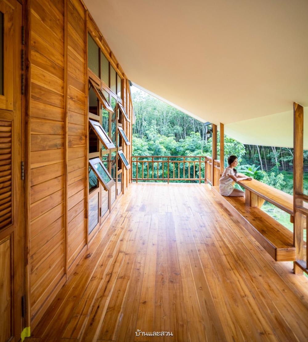 ไอเดียบ้านสวนสวย 2 ชั้นอบอุ่นด้วยงานไม้