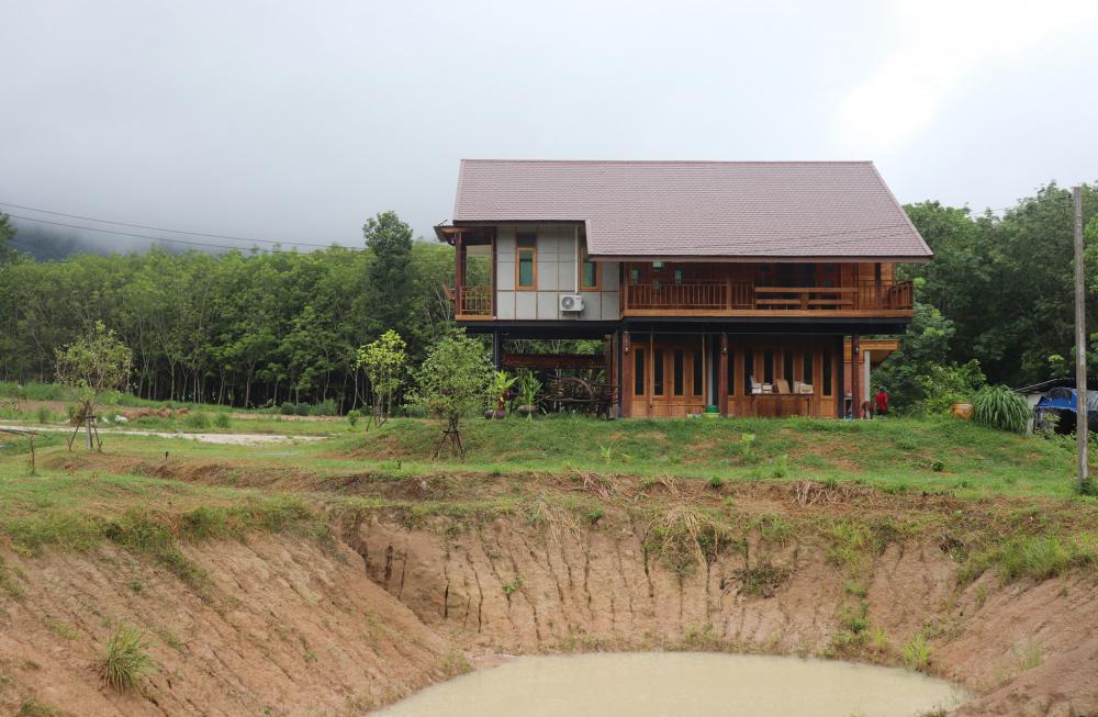 ไอเดียบ้านสวนสวย 2 ชั้นอบอุ่นด้วยงานไม้