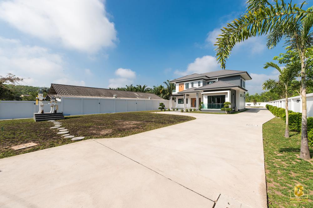 บ้านสองชั้นทรงปั้นหยา สวยพื้นที่กว้างขวางน่าอยู่