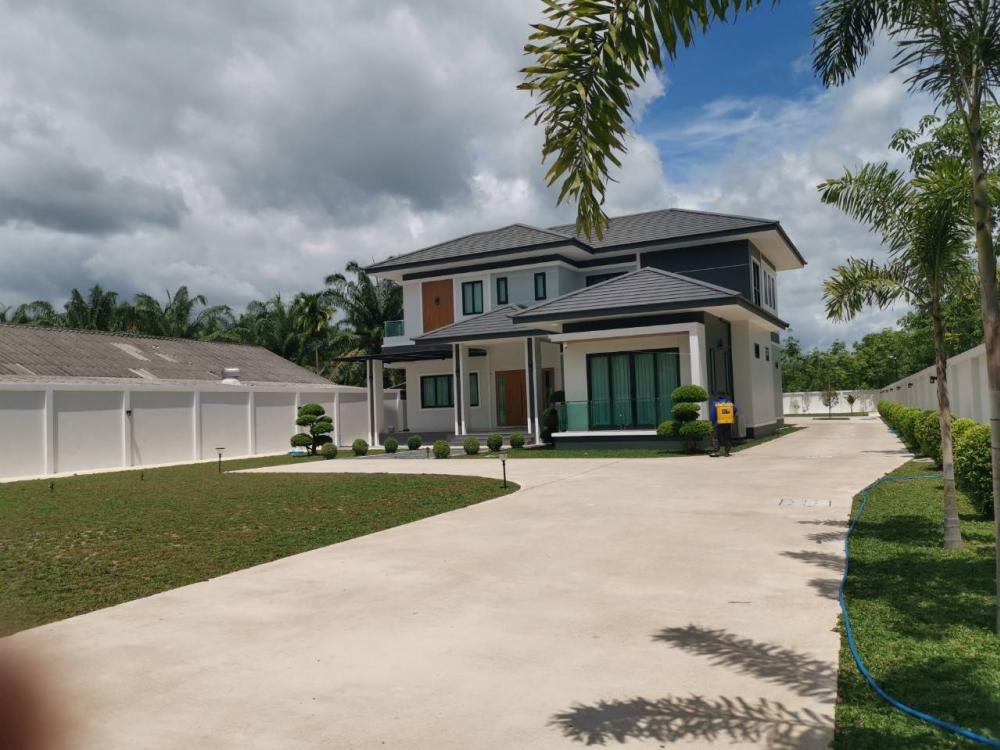 บ้านสองชั้นทรงปั้นหยา สวยพื้นที่กว้างขวางน่าอยู่