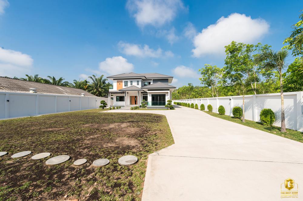 บ้านสองชั้นทรงปั้นหยา สวยพื้นที่กว้างขวางน่าอยู่