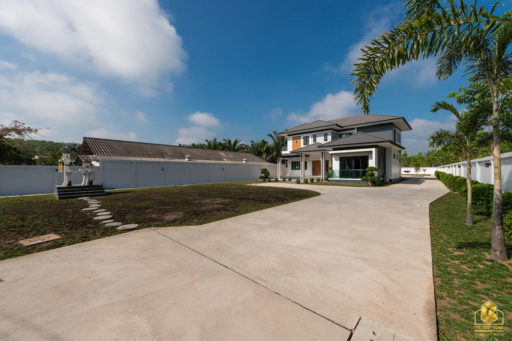 บ้านสองชั้นทรงปั้นหยา สวยพื้นที่กว้างขวางน่าอยู่