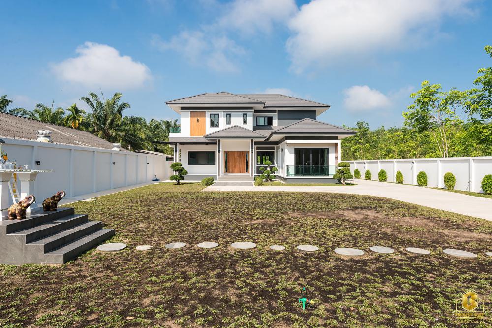 บ้านสองชั้นทรงปั้นหยา สวยพื้นที่กว้างขวางน่าอยู่