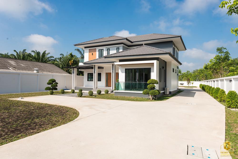 บ้านสองชั้นทรงปั้นหยา สวยพื้นที่กว้างขวางน่าอยู่