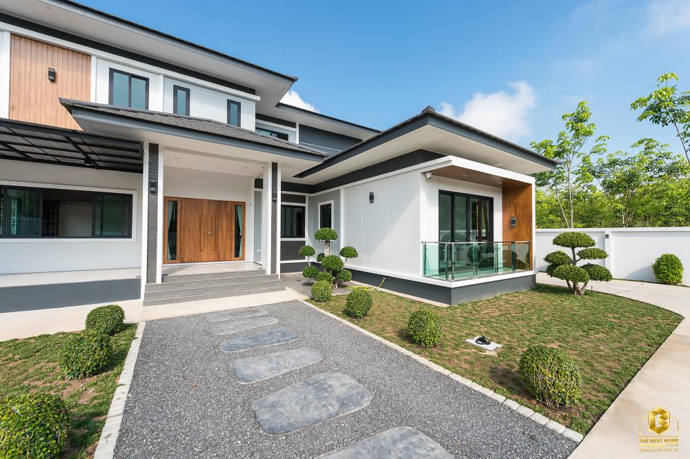 บ้านสองชั้นทรงปั้นหยา สวยพื้นที่กว้างขวางน่าอยู่