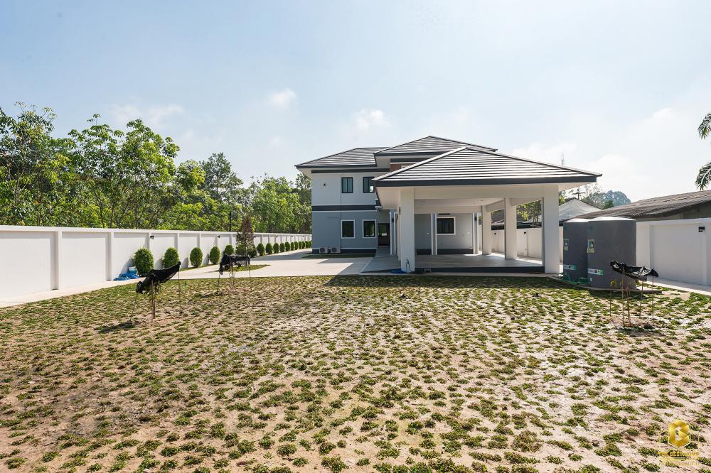 บ้านสองชั้นทรงปั้นหยา สวยพื้นที่กว้างขวางน่าอยู่