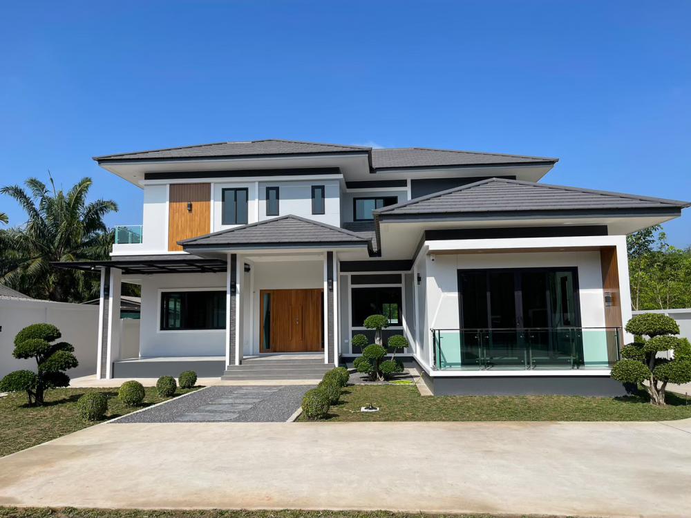 บ้านสองชั้นทรงปั้นหยา สวยพื้นที่กว้างขวางน่าอยู่