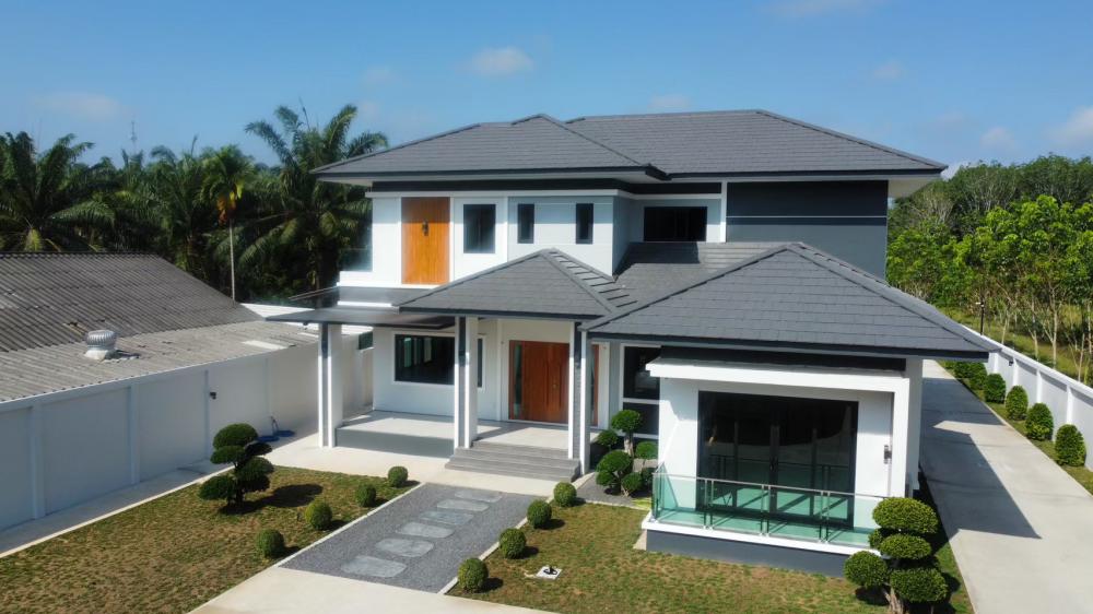 บ้านสองชั้นทรงปั้นหยา สวยพื้นที่กว้างขวางน่าอยู่