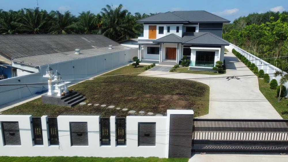 บ้านสองชั้นทรงปั้นหยา สวยพื้นที่กว้างขวางน่าอยู่