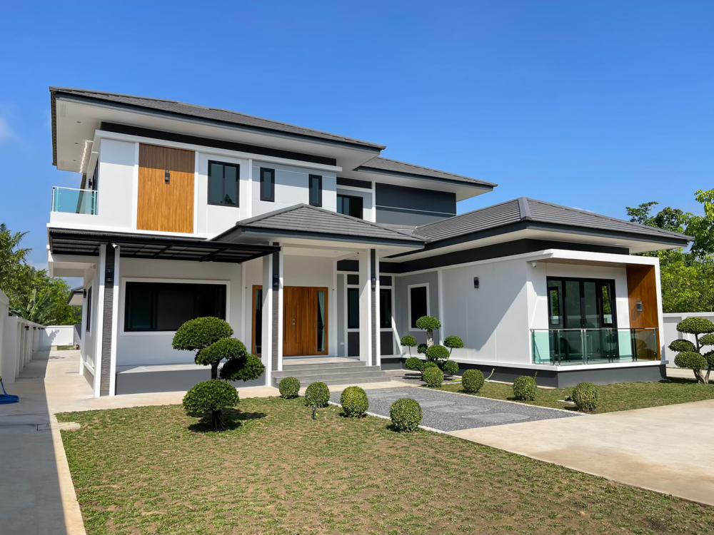 บ้านสองชั้นทรงปั้นหยา สวยพื้นที่กว้างขวางน่าอยู่