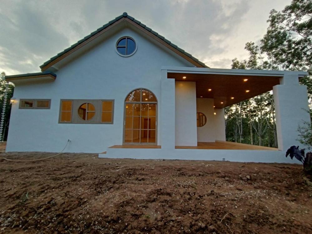 บ้านนอร์ดิก มินิมอล ท่ามกลางสวนยาง งบประมาณ 1.8 - 2 ล้านบาท