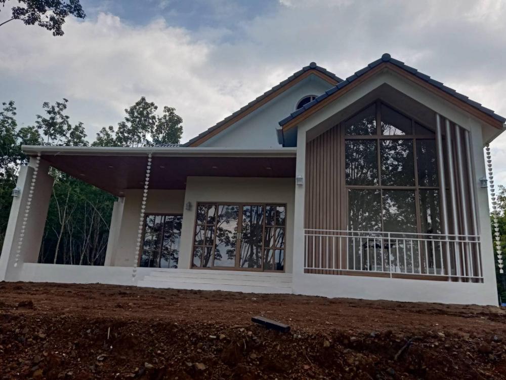 บ้านนอร์ดิก มินิมอล ท่ามกลางสวนยาง งบประมาณ 1.8 - 2 ล้านบาท