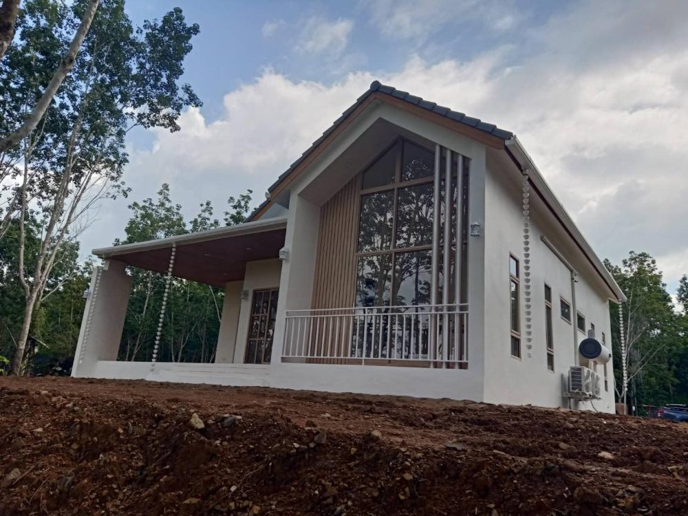 บ้านนอร์ดิก มินิมอล ท่ามกลางสวนยาง งบประมาณ 1.8 - 2 ล้านบาท