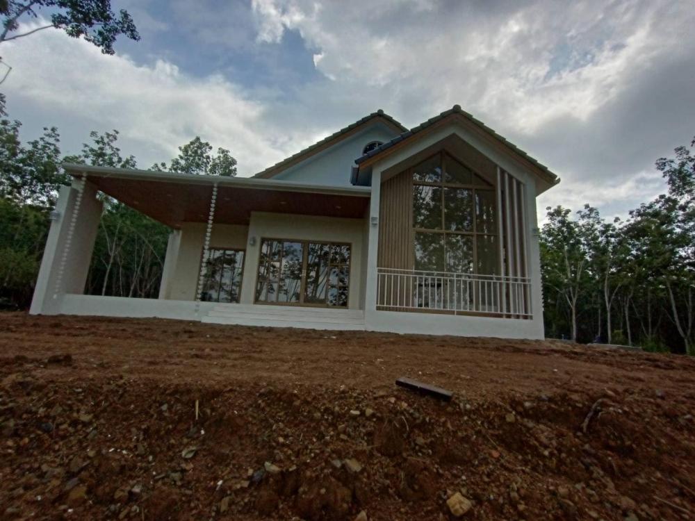 บ้านนอร์ดิก มินิมอล ท่ามกลางสวนยาง งบประมาณ 1.8 - 2 ล้านบาท