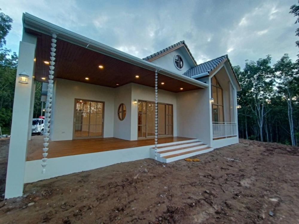 บ้านนอร์ดิก มินิมอล ท่ามกลางสวนยาง งบประมาณ 1.8 - 2 ล้านบาท