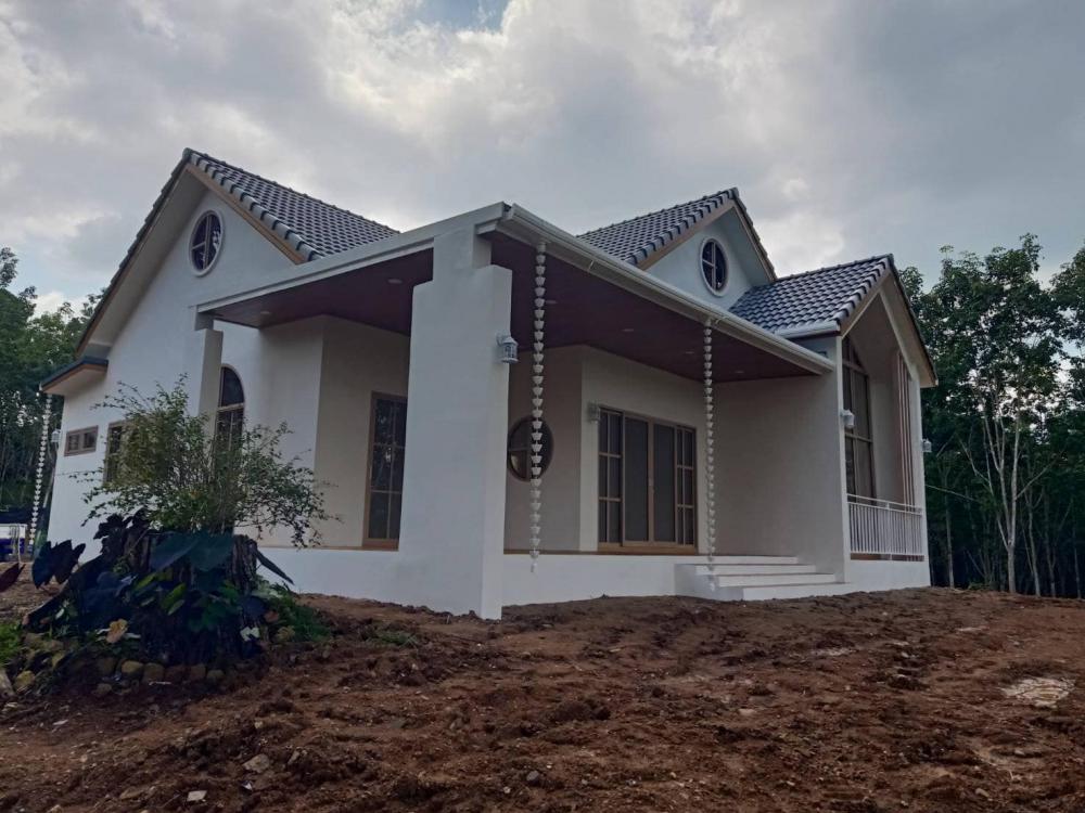 บ้านนอร์ดิก มินิมอล ท่ามกลางสวนยาง งบประมาณ 1.8 - 2 ล้านบาท