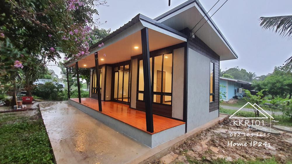 บ้านน็อคดาวน์ทรงโมเดิร์นขนาด 2 ห้องนอน 1 ห้องน้ำ 1 ห้องรับแขก งบ 4.99 แสนบาท