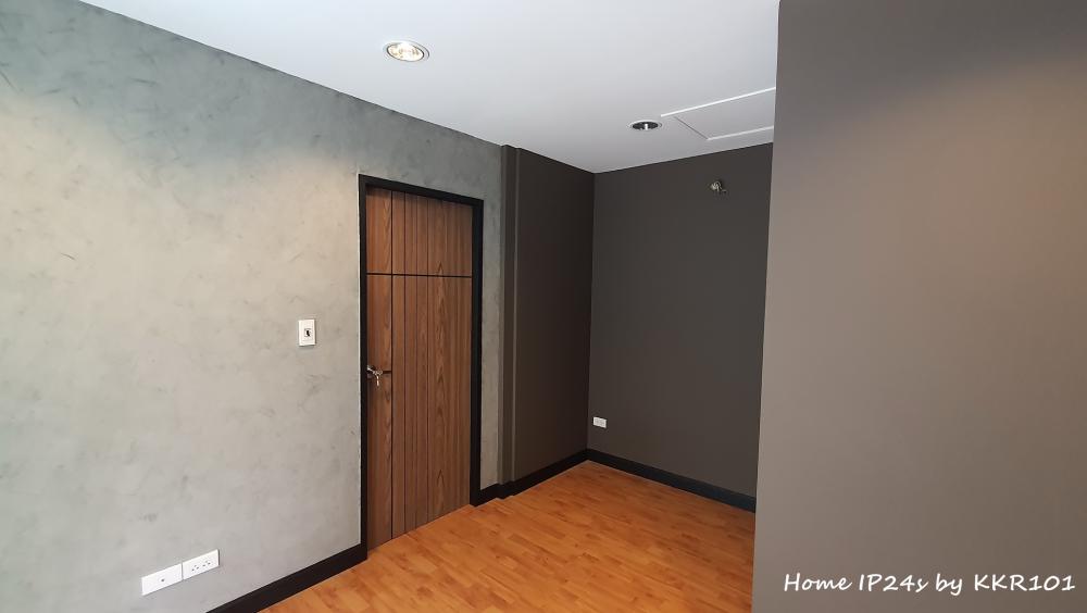 บ้านน็อคดาวน์ทรงโมเดิร์นขนาด 2 ห้องนอน 1 ห้องน้ำ 1 ห้องรับแขก งบ 4.99 แสนบาท