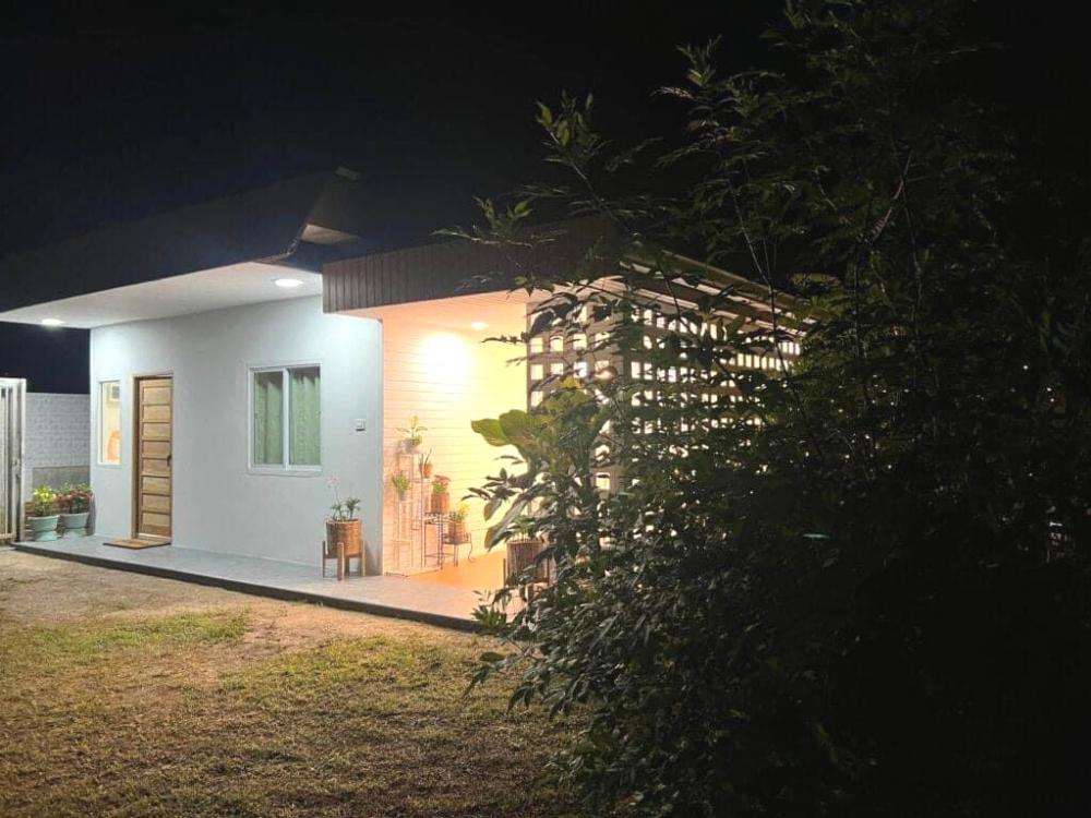 บ้านหลังเล็กสไตล์มินิมอล 1 ห้องนอน พื้นที่ 48 ตร.ม. งบก่อนสร้าง 2.5 แสนบาท