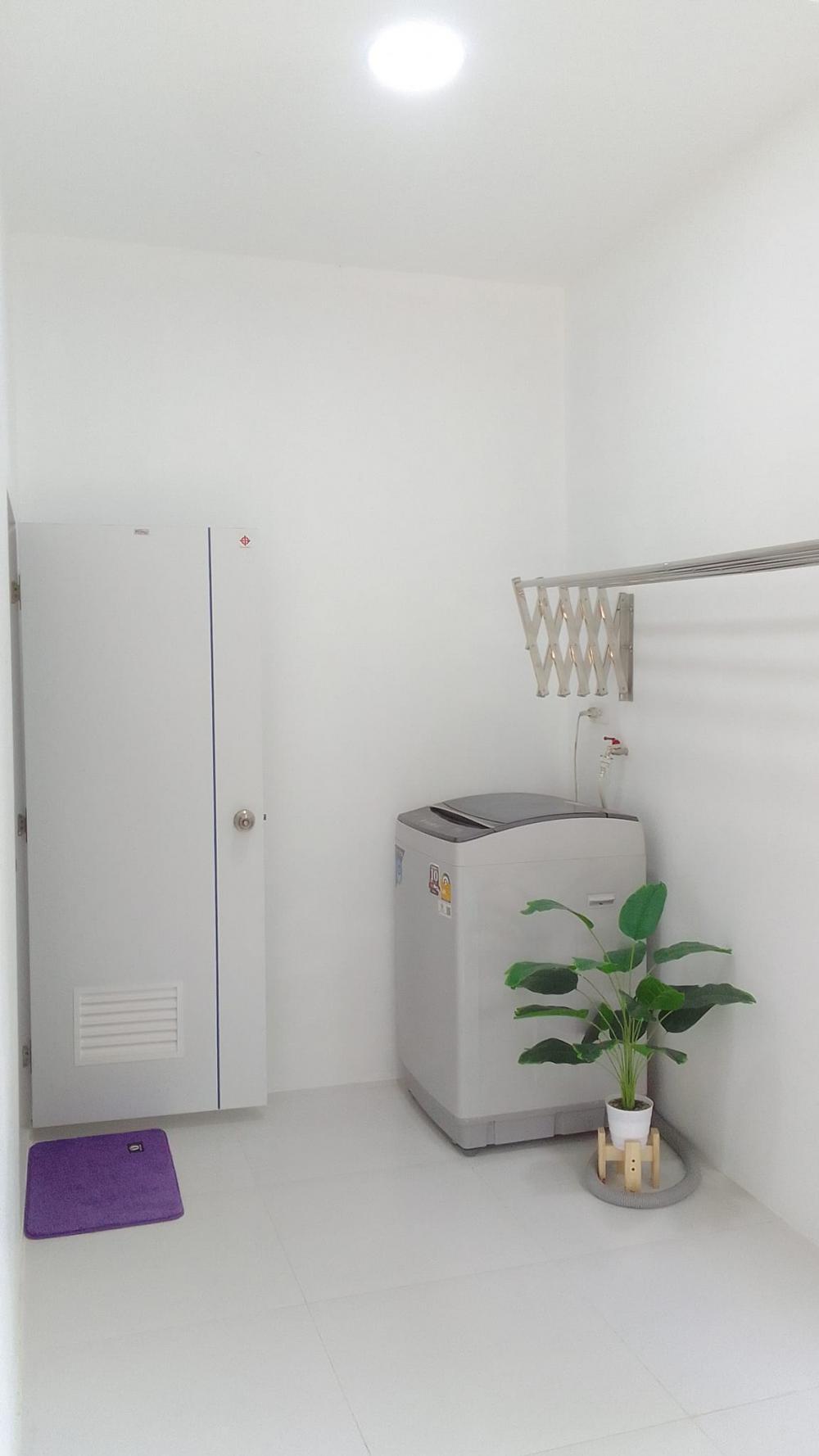 บ้านทรงกล่อง 4 ห้องนอน งบ 5.7 แสนบาท