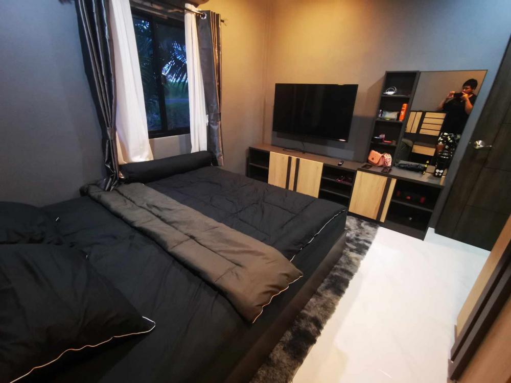 บ้านทรงกล่อง 4 ห้องนอน งบ 5.7 แสนบาท