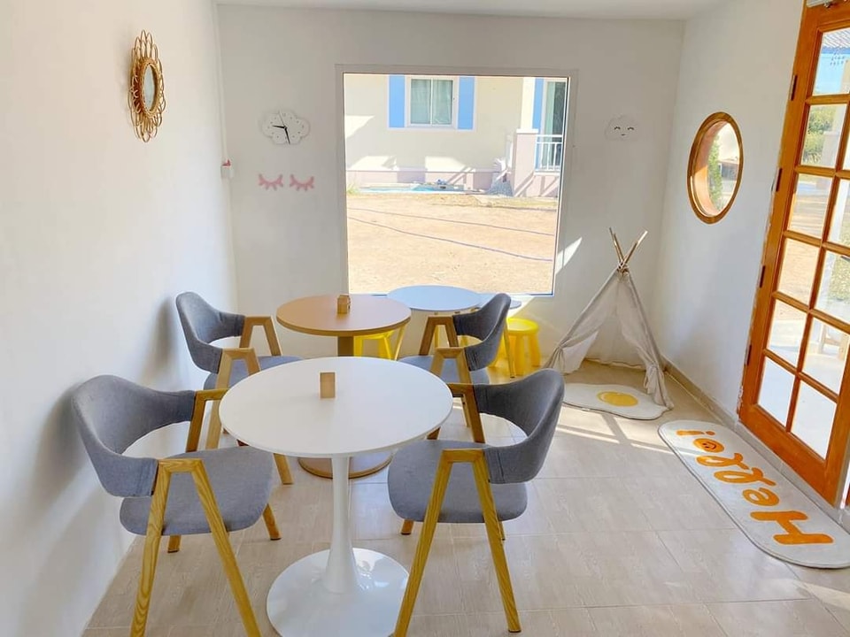 ไอเดียคาเฟ่มินิมอลอบอุ่นโทนขาว