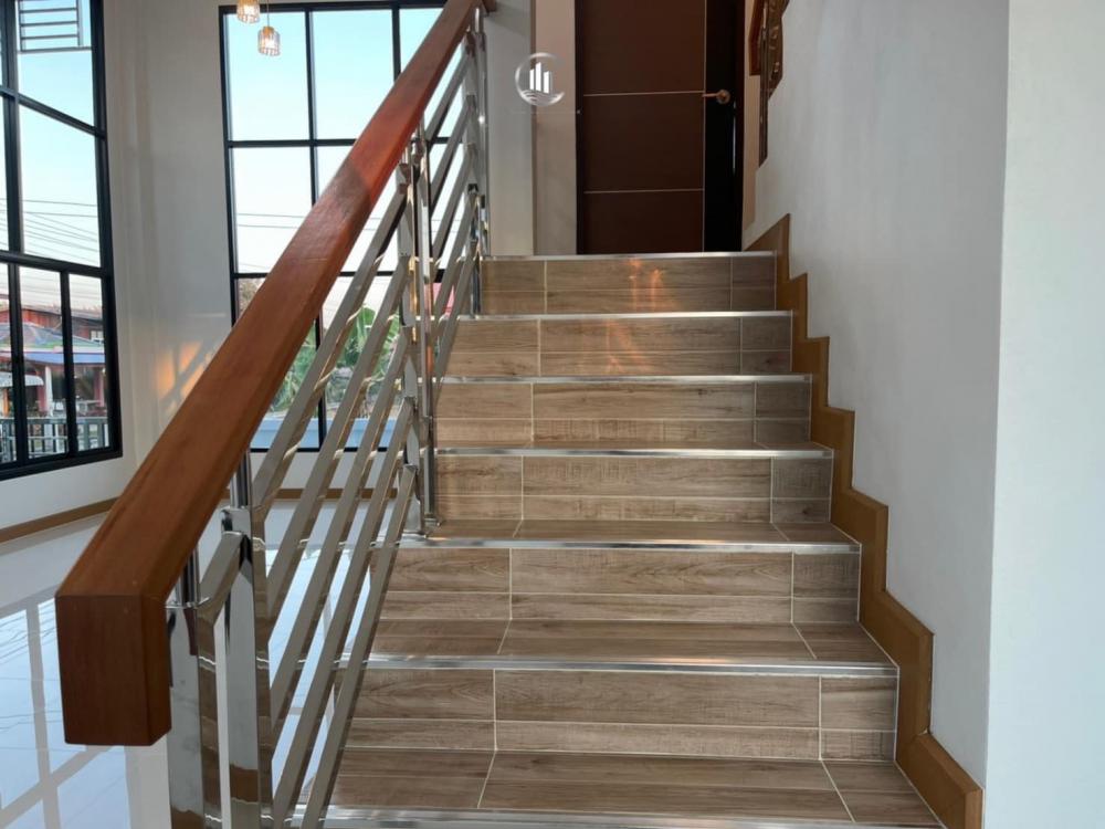 สไตล์โมเดิร์นบ้านพักอาศัย 1 ชั้นครึ่ง 3 ห้องนอน 3 ห้องน้ำ