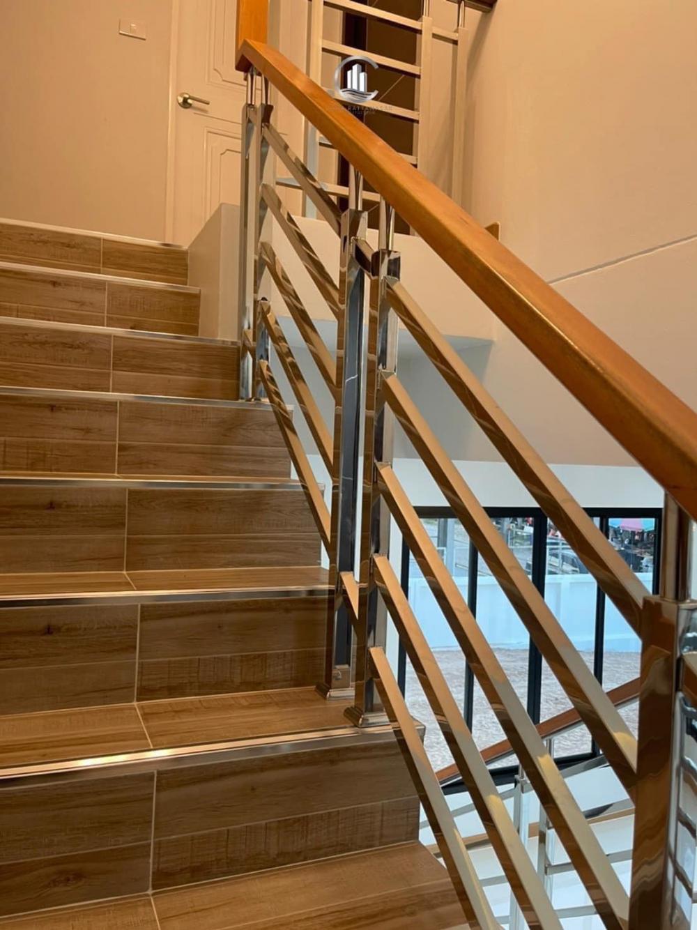 สไตล์โมเดิร์นบ้านพักอาศัย 1 ชั้นครึ่ง 3 ห้องนอน 3 ห้องน้ำ